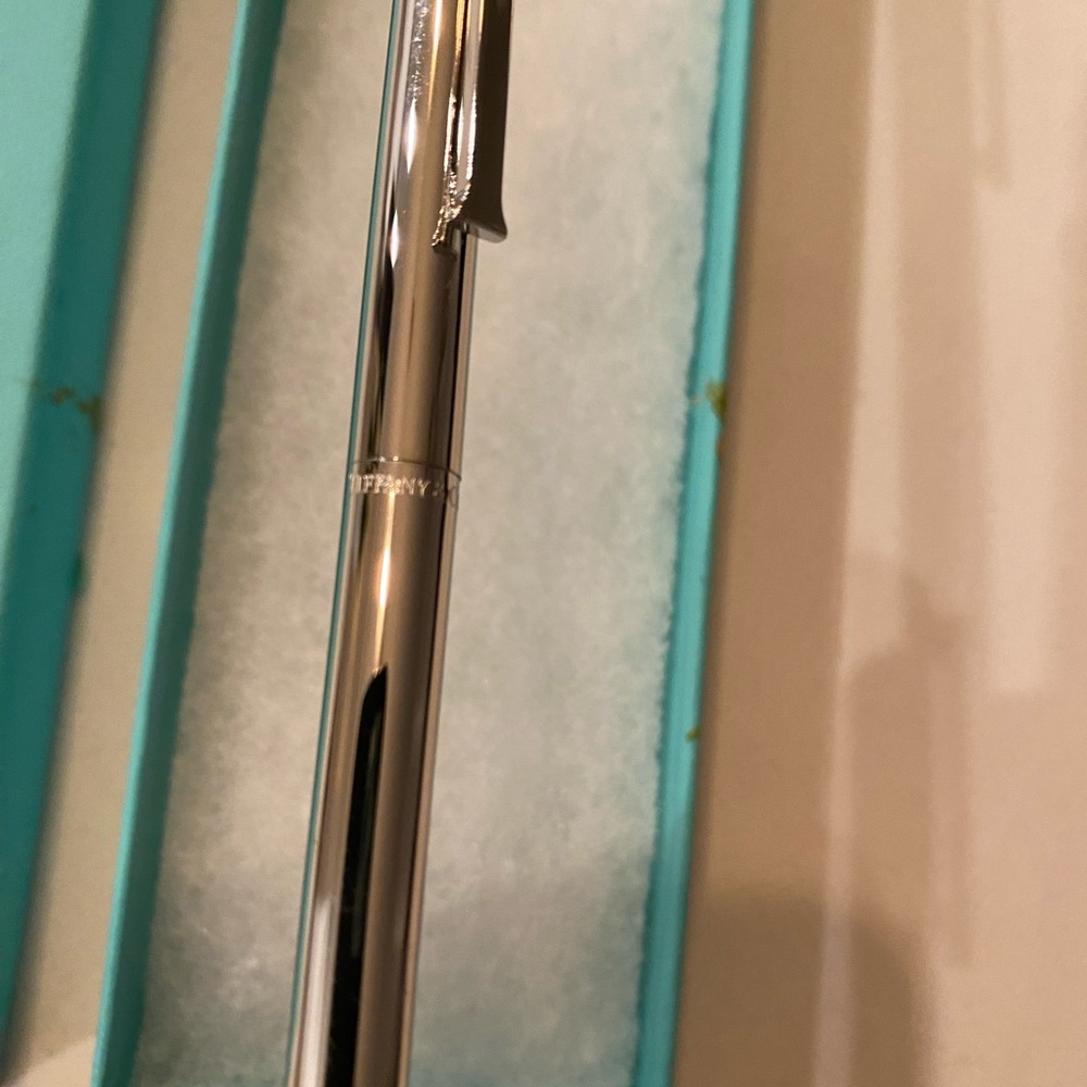 TIFFANY & CO. T CLIP PEN - Picture 3 of 6